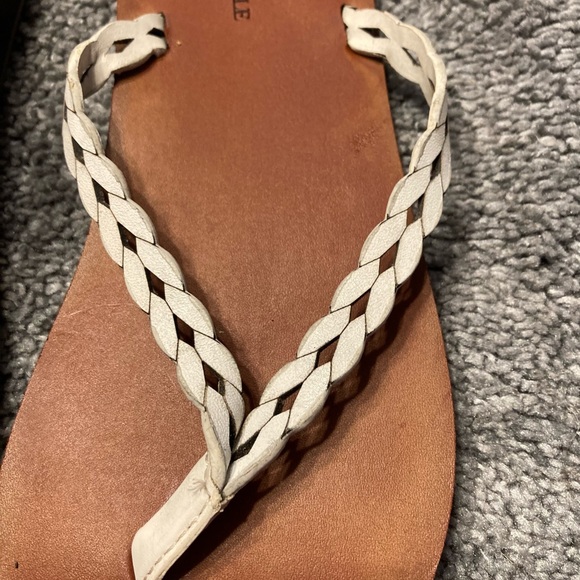 American Eagle flip flops - Picture 2 of 6